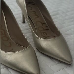 Gorgeous gold high heels!